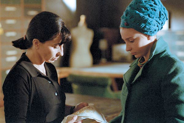 Scne de Brodeuses. Ariane et Lola