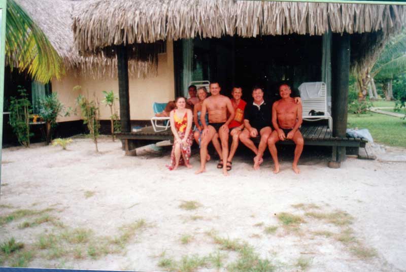 Une pause devant la paillote aprs le petit djeuner