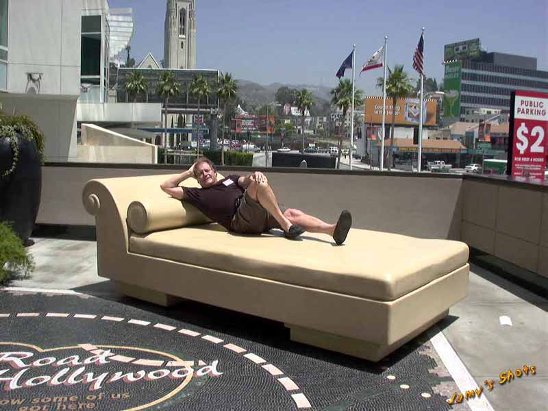 Non ! Votre accompagnateur ne se roule pas les pouces.