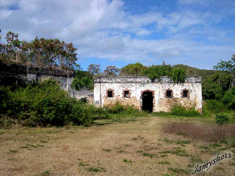 vestiges du bagne de l'ile des pins