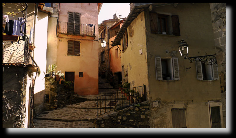 Aux pieds de l'glise Ste Marguerite