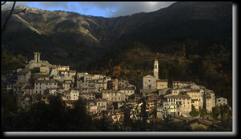 Lumire du soir sur le village