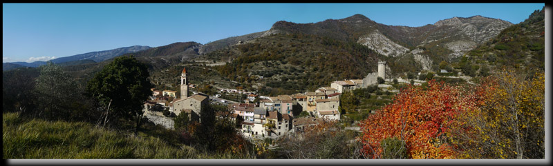 Vue de Luceram derrire l'glise