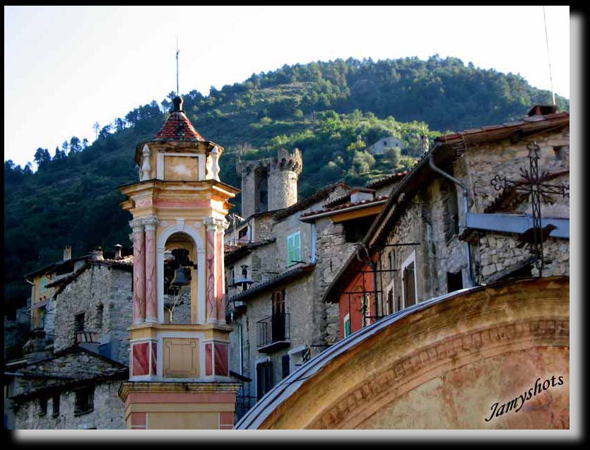 Clocher St Jean et la tour fendue