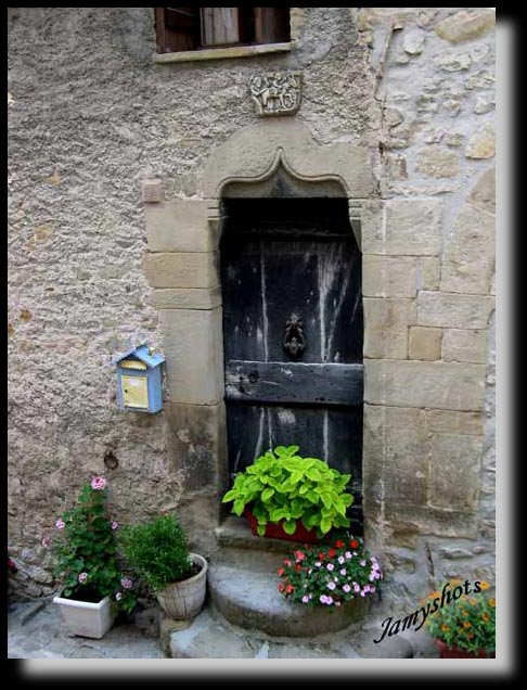 Porte dcore vers la tour fendue