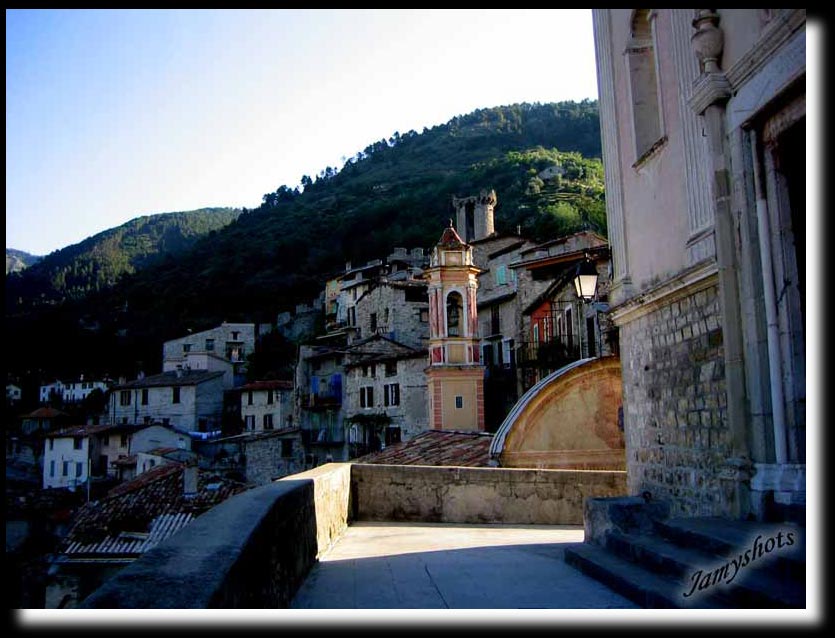 Vue du village du parvis de l'glise
