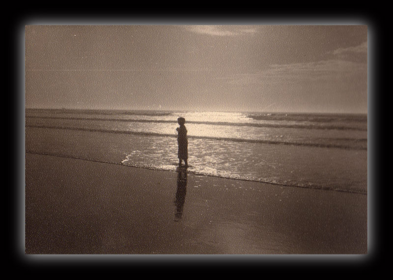 Maman sur la plage de la fort Diplomatique