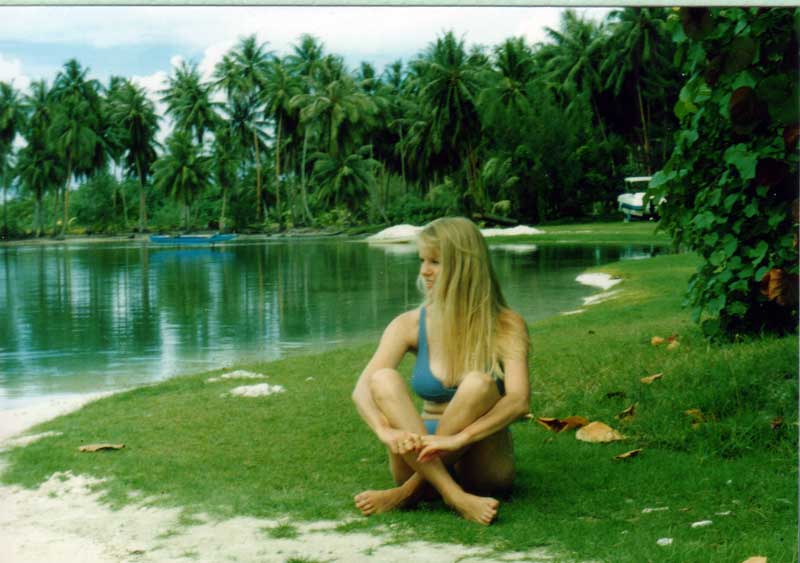 Une si charmante Htesse de l'air! Manuela