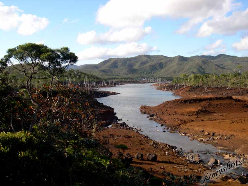 Fort noye du lac de Yat.
