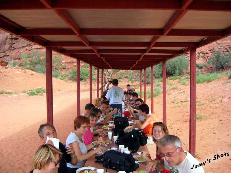 Un déjeuner fort agréable au Pied de Rain God Mesa.