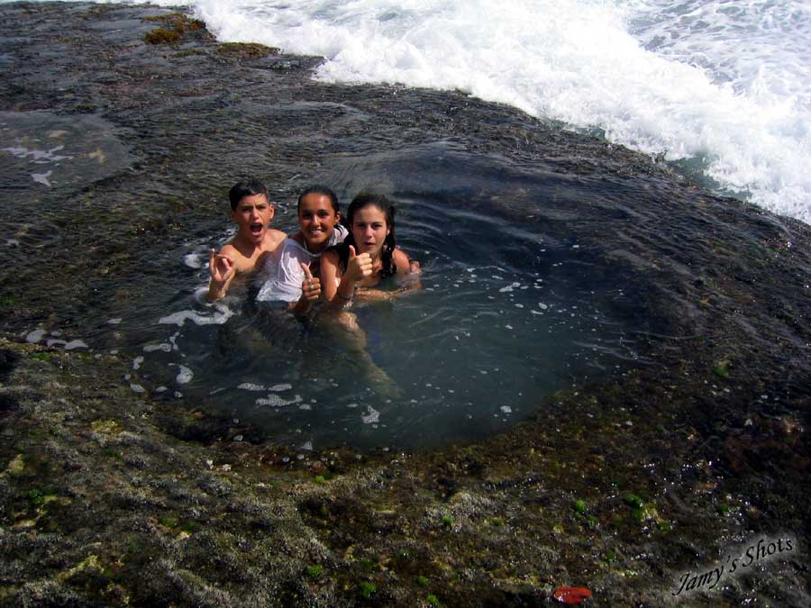 Fanny, Margot, et Florian "le magnifique" dans une marmite de la baie des tortues.