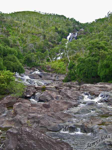 Cascade de la cte Est (Colnett)