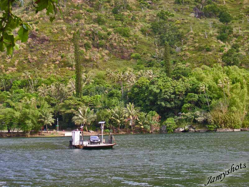 Passage du bac sur la Ouame