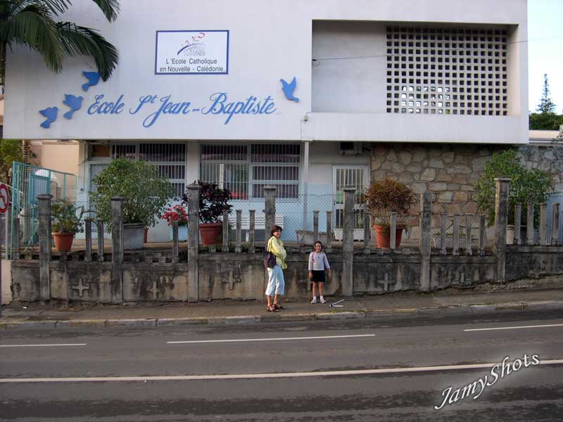 Devant l'cole Saint Jean-Baptiste avec Yanita