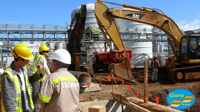 Christian Delpias Directeur de Tecbat avec les ingnieurs de VINCI