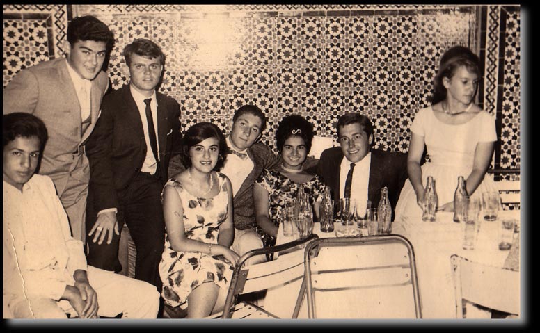 Au Palais Menebhi. Autour de Bahia.