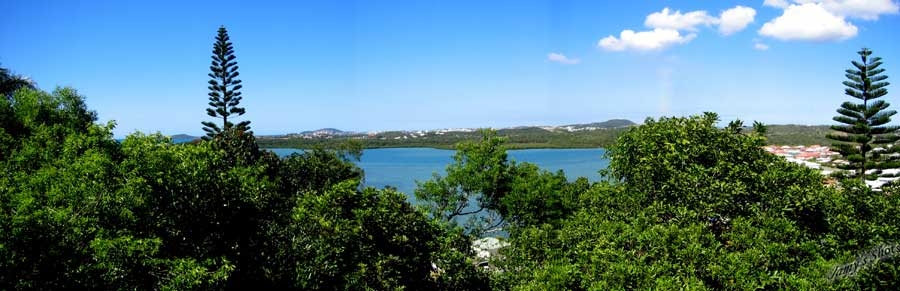 Vue sur la Ville de Nouma de La tina sur mer. Chez Yanita et Christian